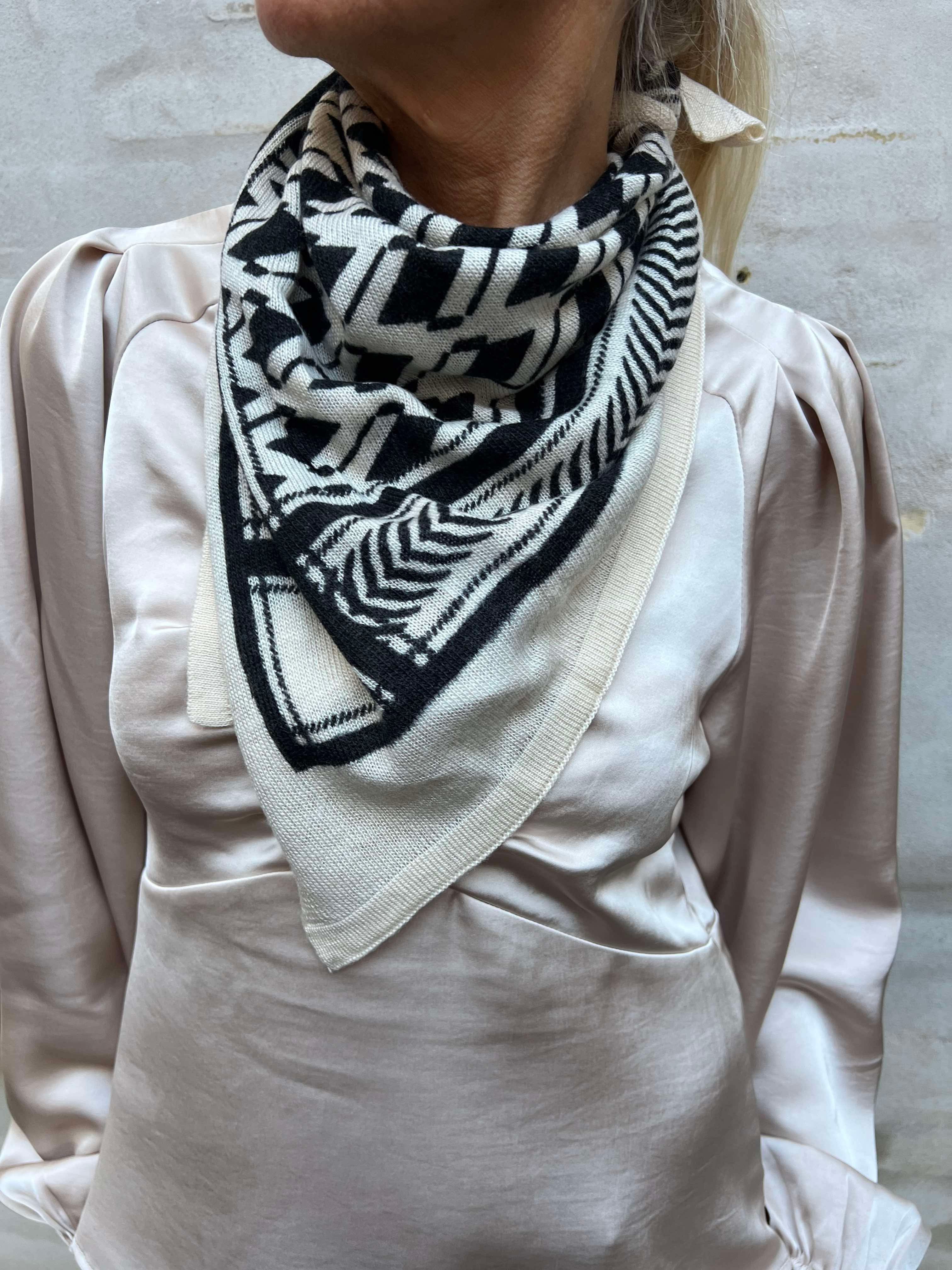 Novis small square scarf whitecap gray