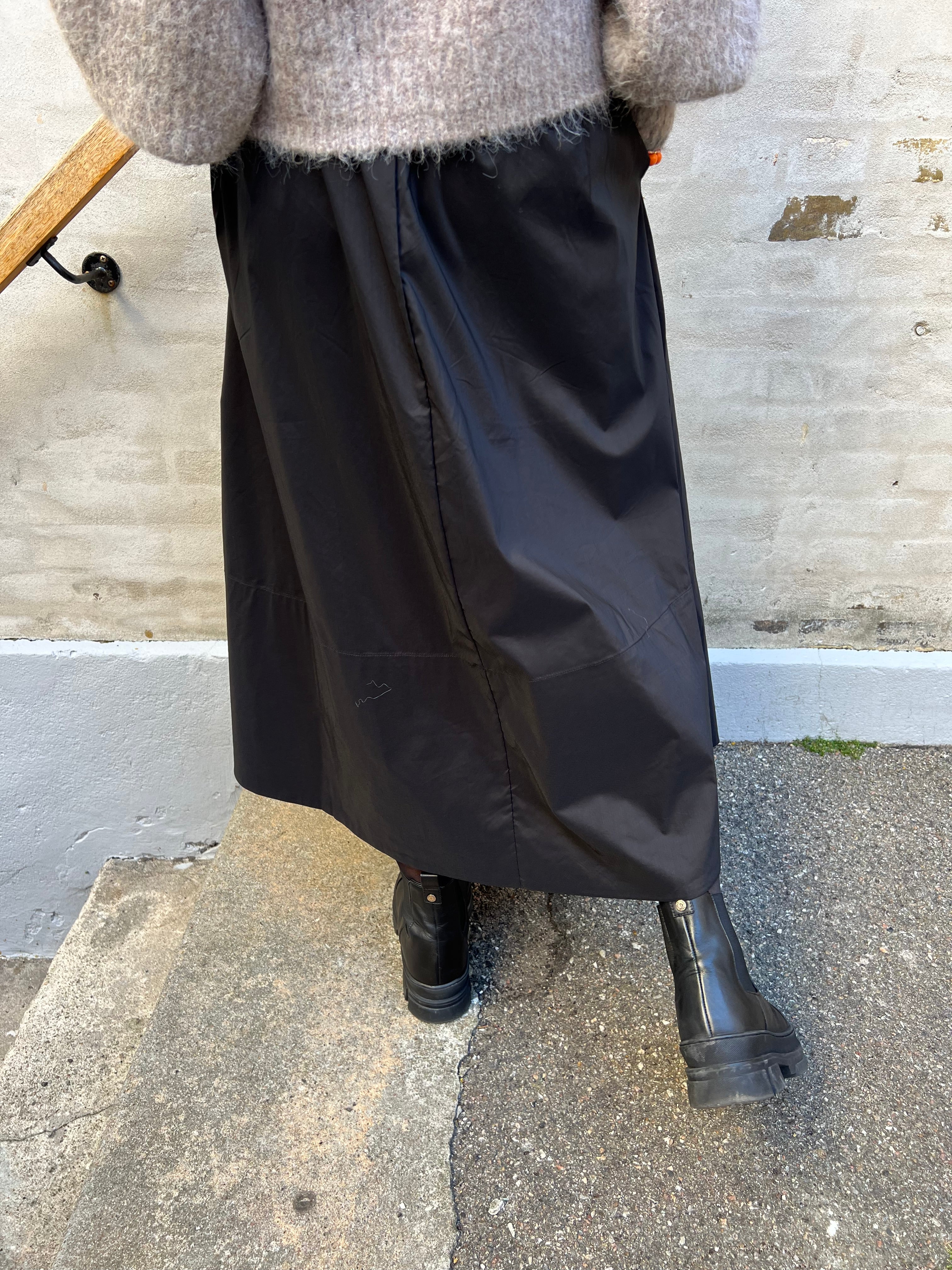 Yara poplin skirt black