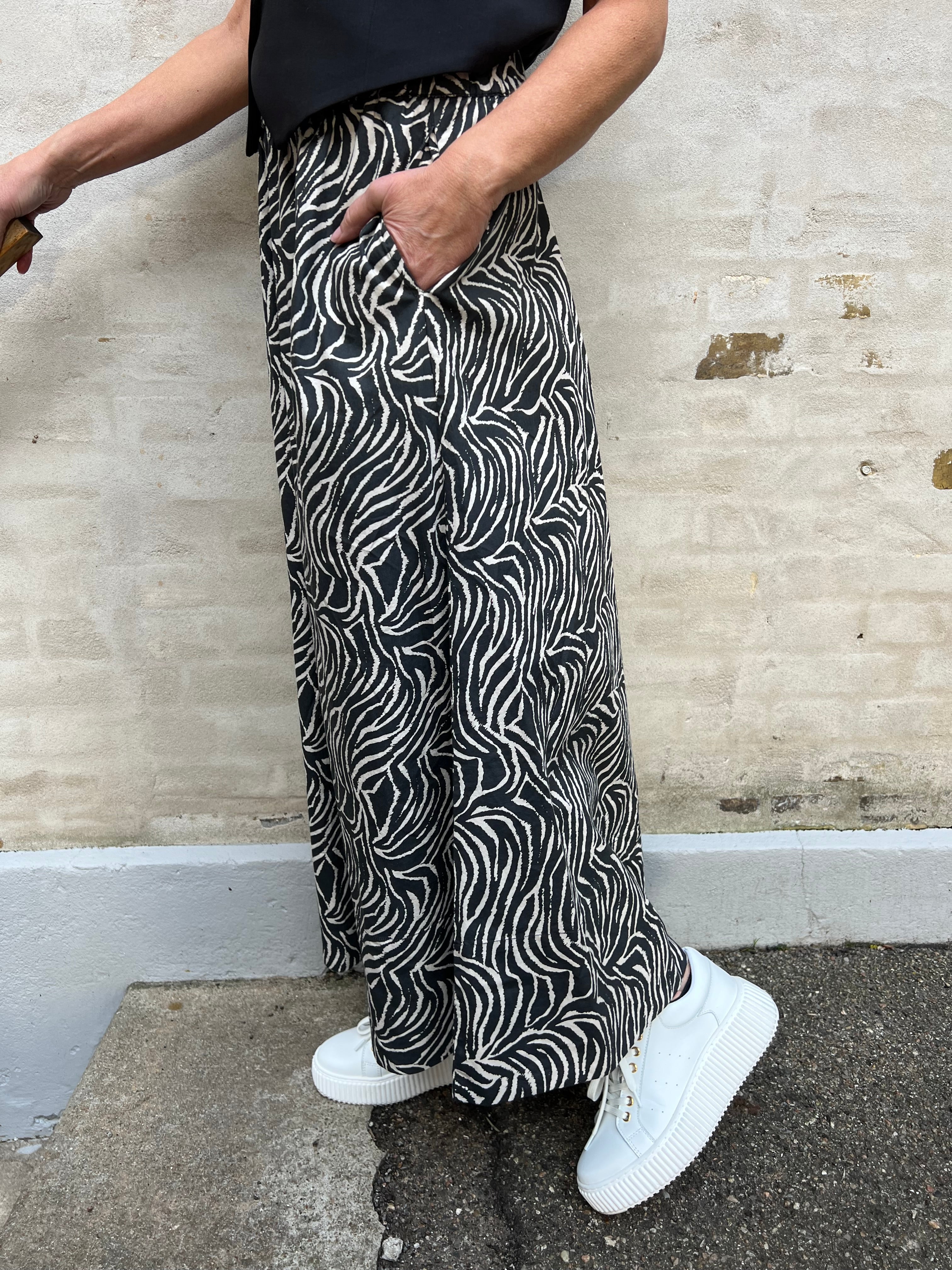 Yara zebra long skirt black