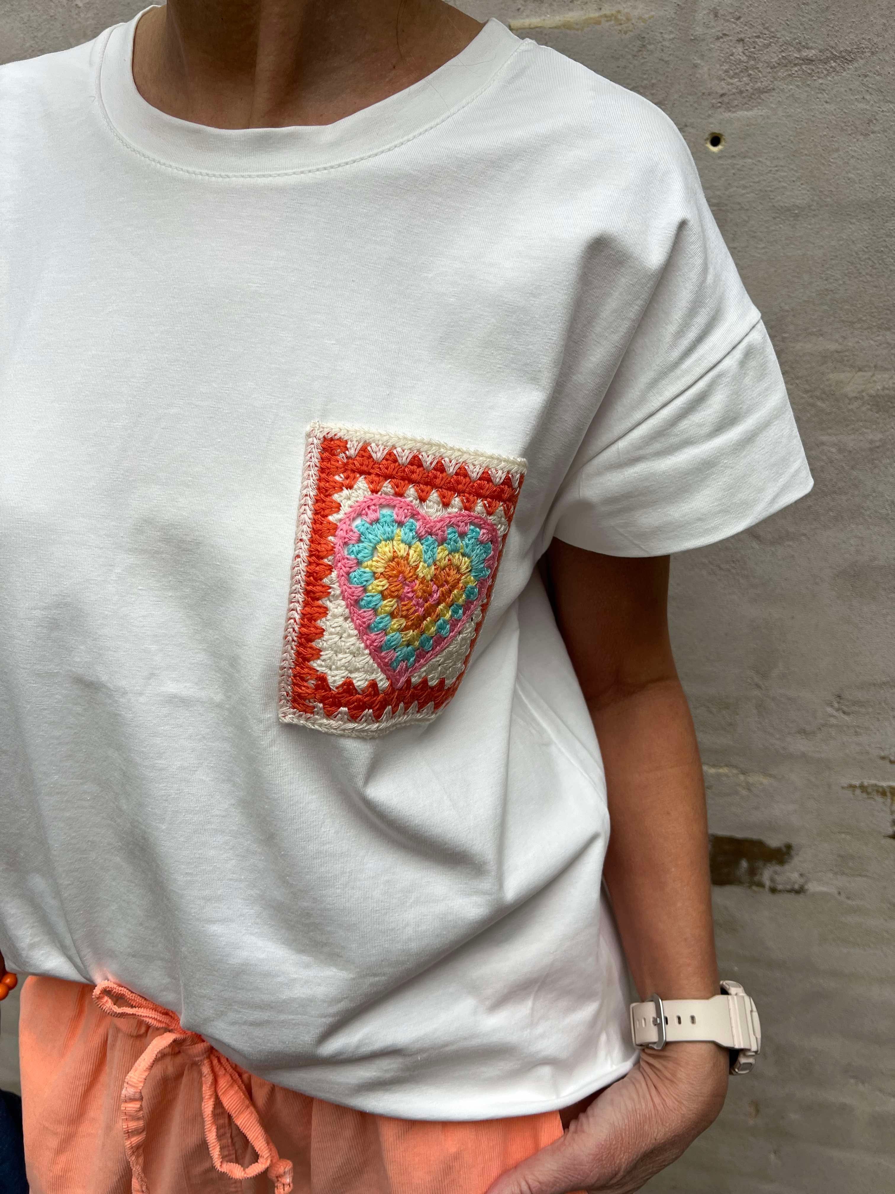 Love bomb t-shirt white/red