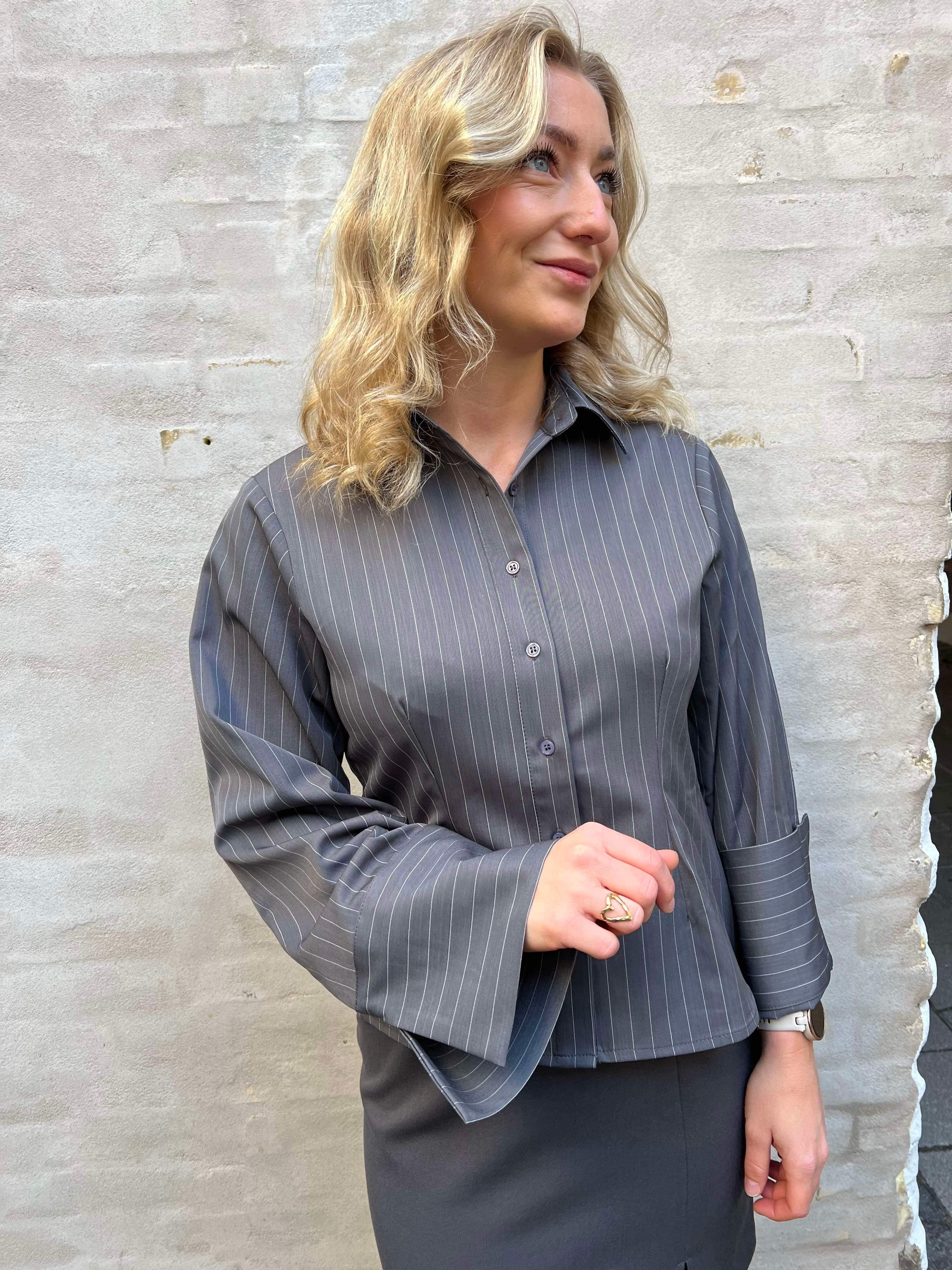 Rosa pinstripe shirt grey