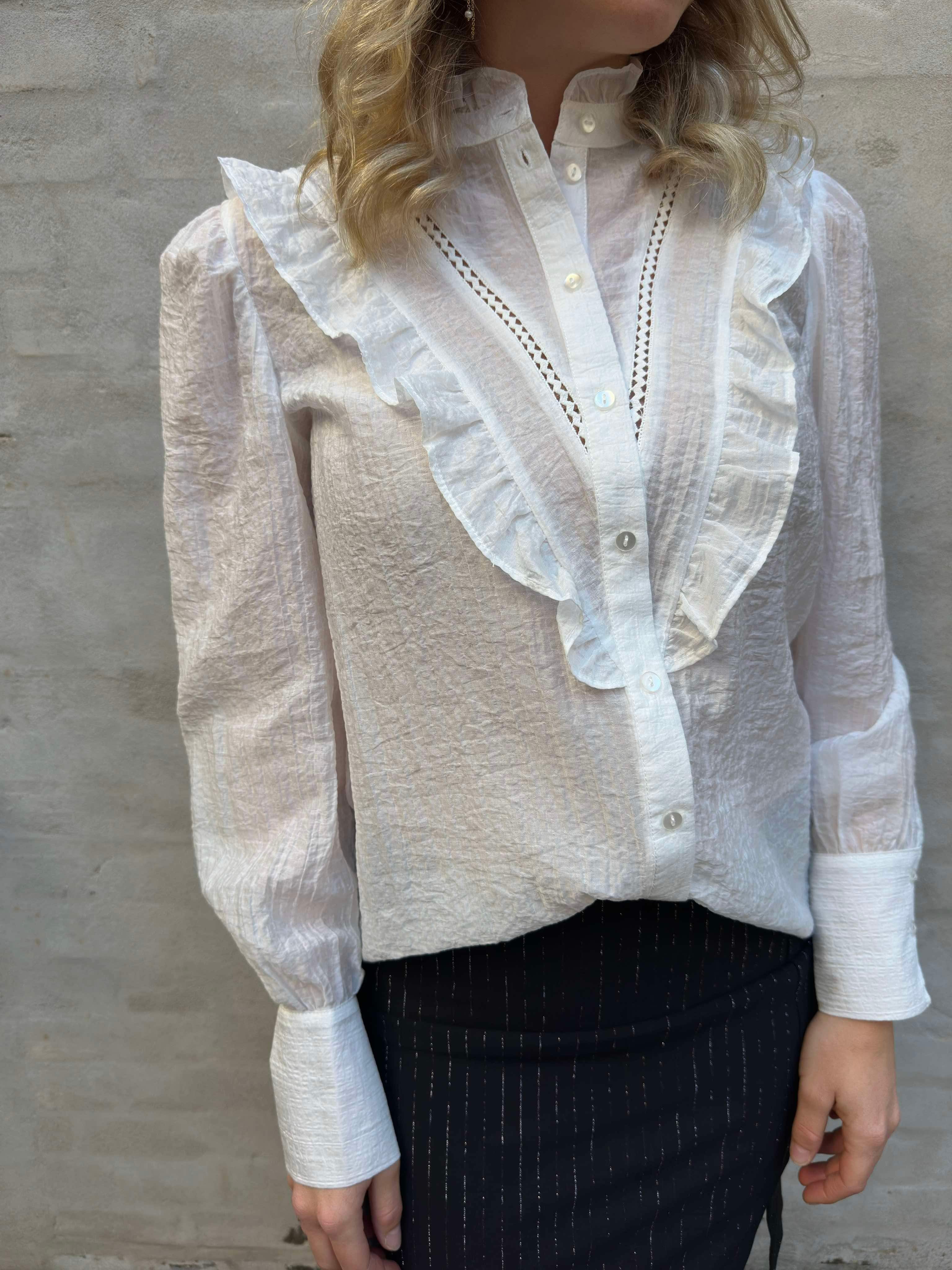 Emmy L/S lace shirt cloud dancer