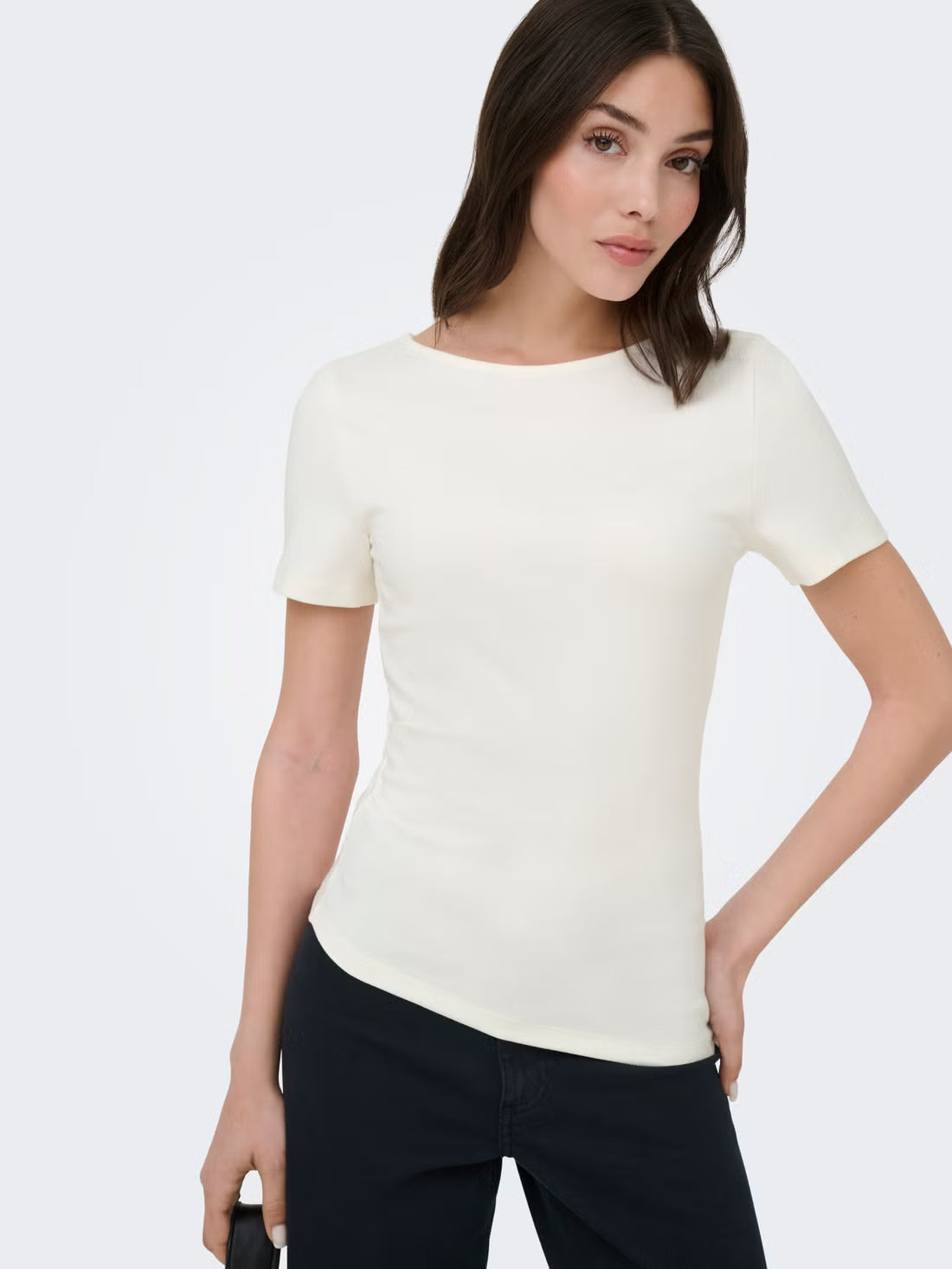 CATIE S/S ASSYMETRIC TOP - Cloud Dancer