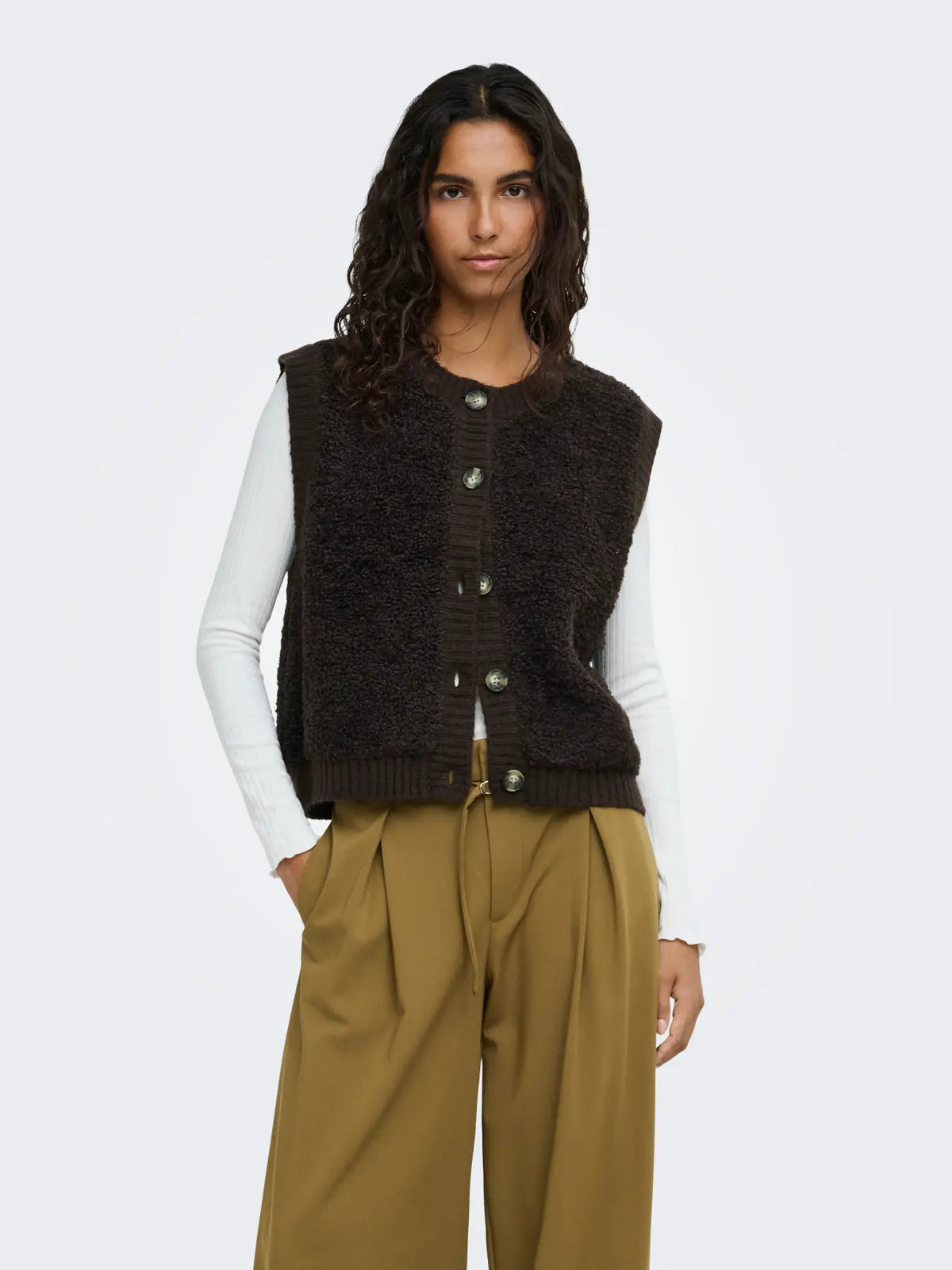 EIRA LIFE S/L ON BUTTON VEST - Chocolate Torte
