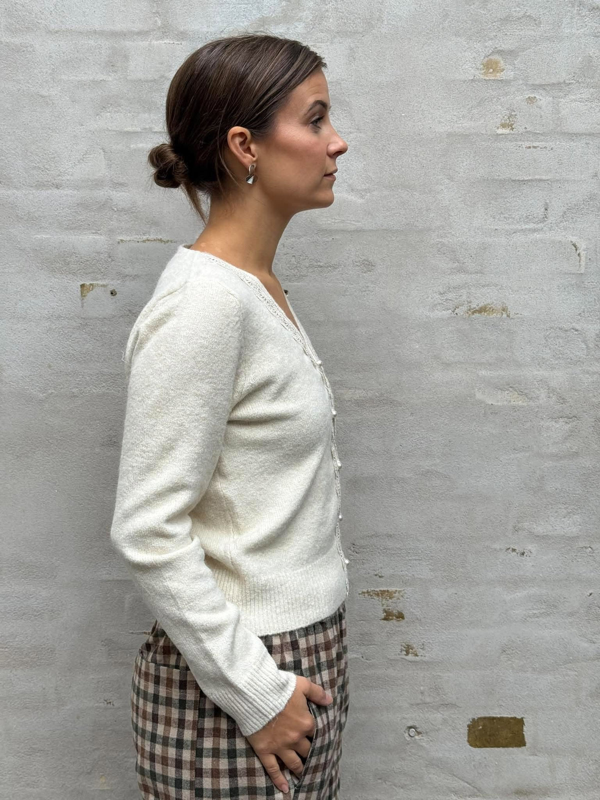 FRANCIE L/S V-NECK CARDIGAN - Birch W. PEARL BUTTON
