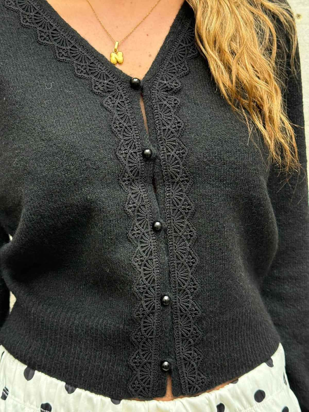 FRANCIE L/S V-NECK CARDIGAN - Black W. PEARL BUTTON