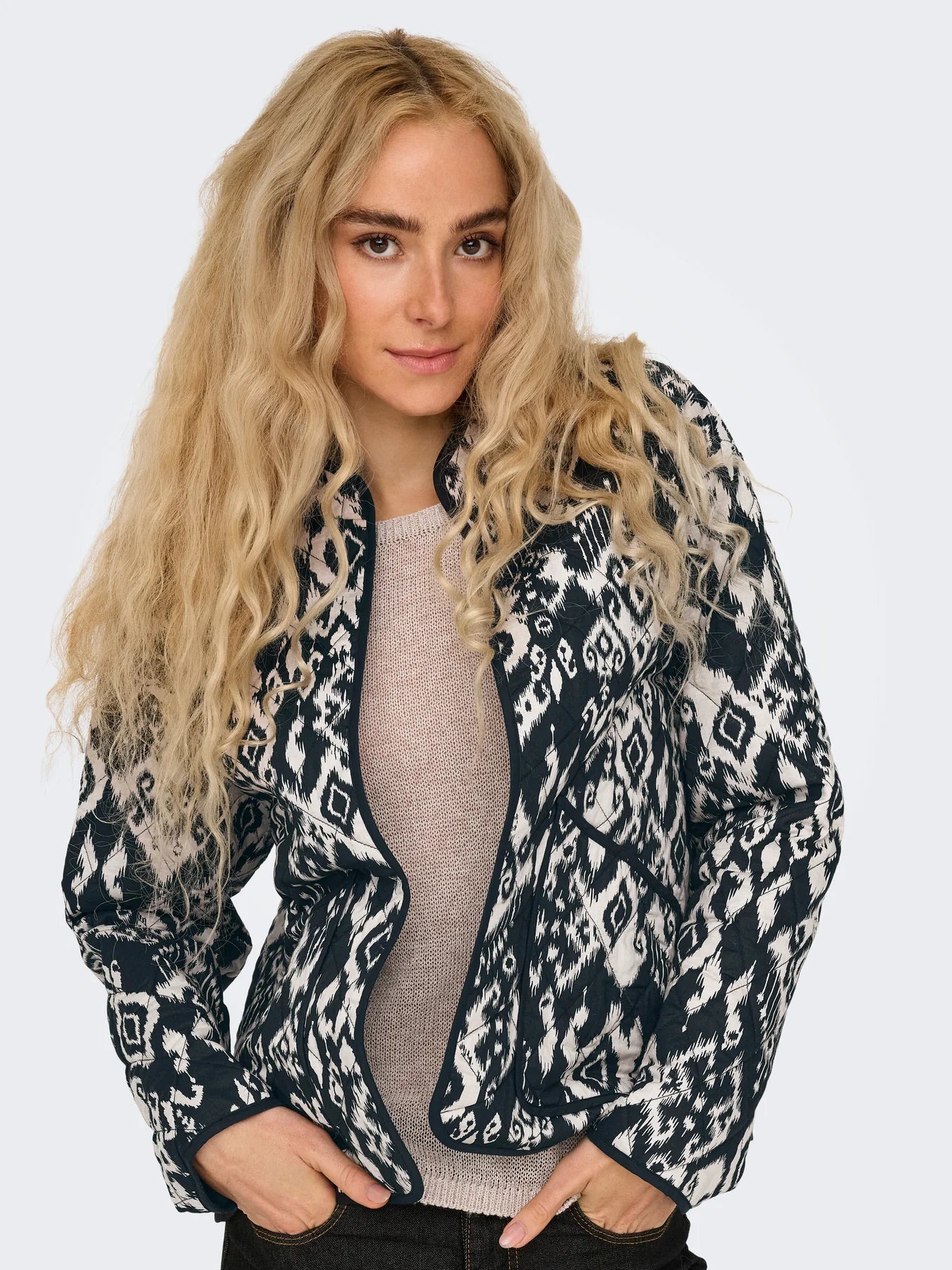 Tiger bomber ikat cloud dancer/black