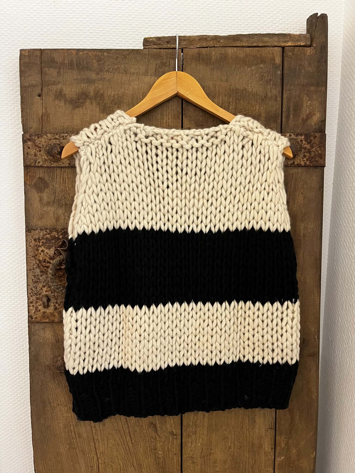 Rudi Knit Vest - White/Black