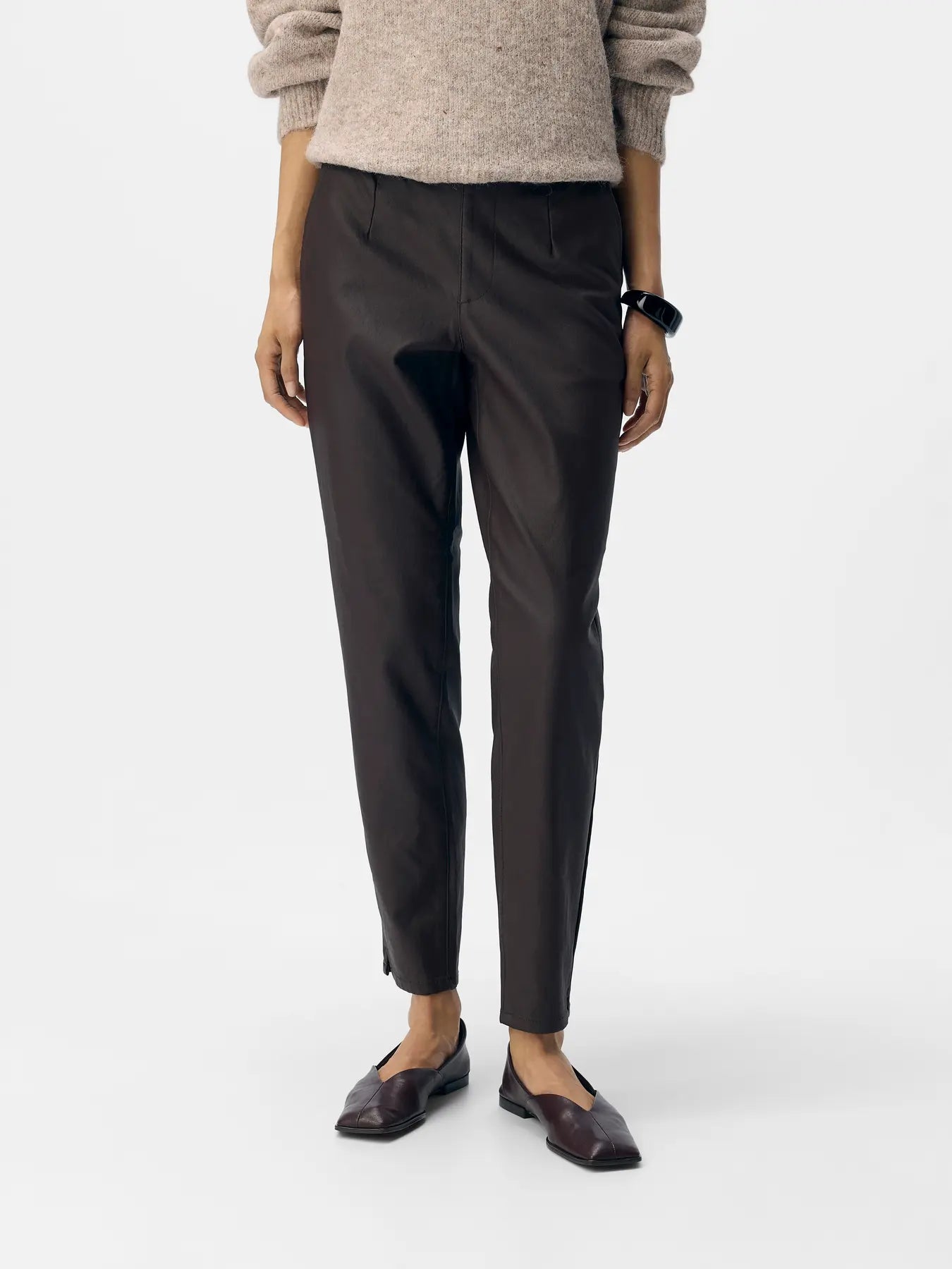 BELLE LISA COATED PANT - Seal Brown
