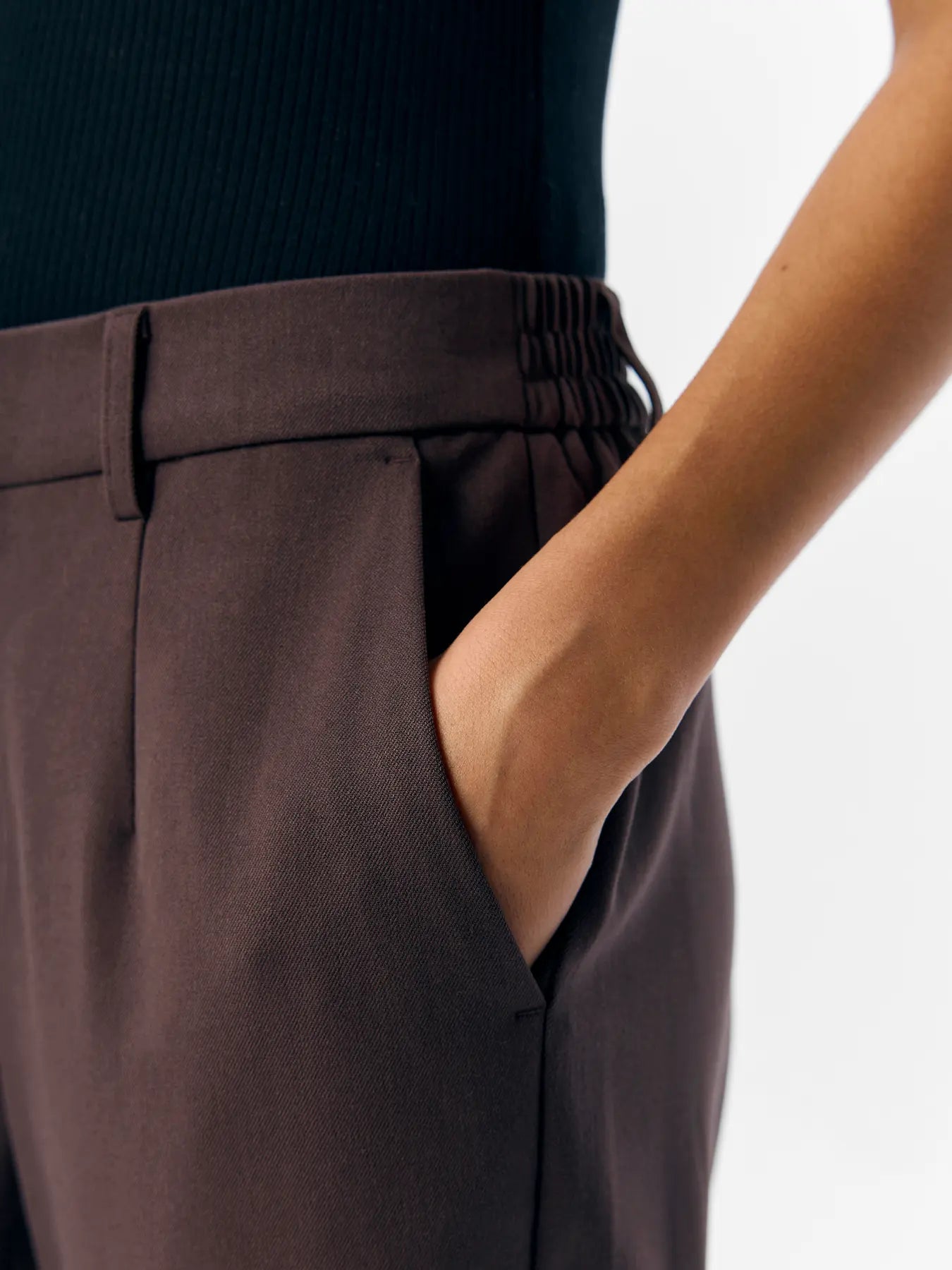 Lisa Slim Pant - Seal Brown