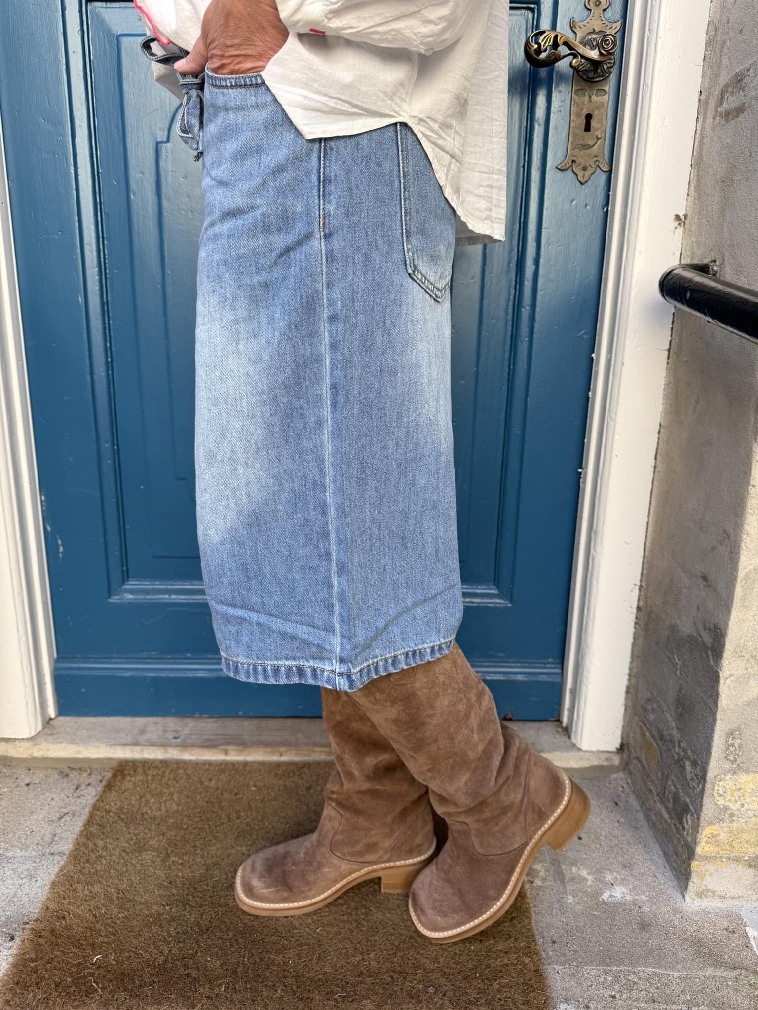 ROSIE DENIM LONG SHORTS - Light Blue Denim