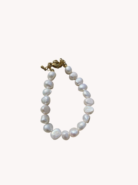 Big pearl bracelet