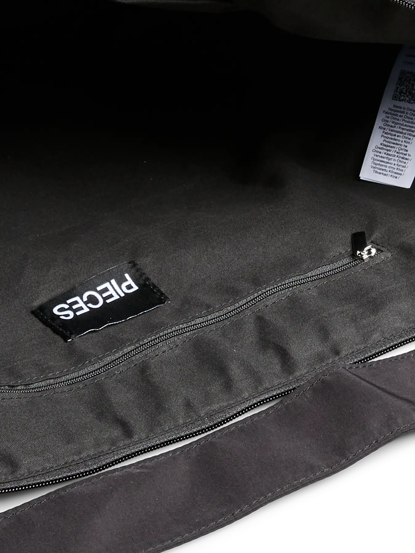 Amanda XL Bumbag - Black