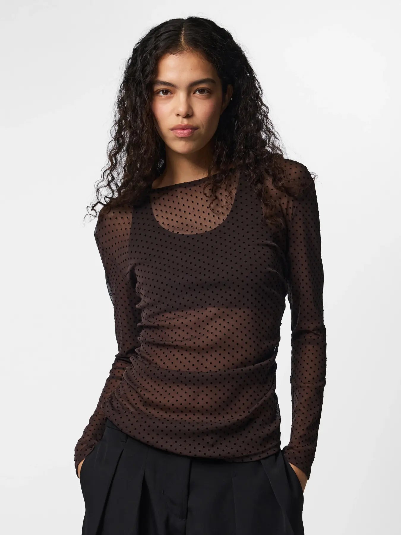 BOBO LS MESH ROUCHING TOP - Hot Fudge/TINY BLACK DOTS