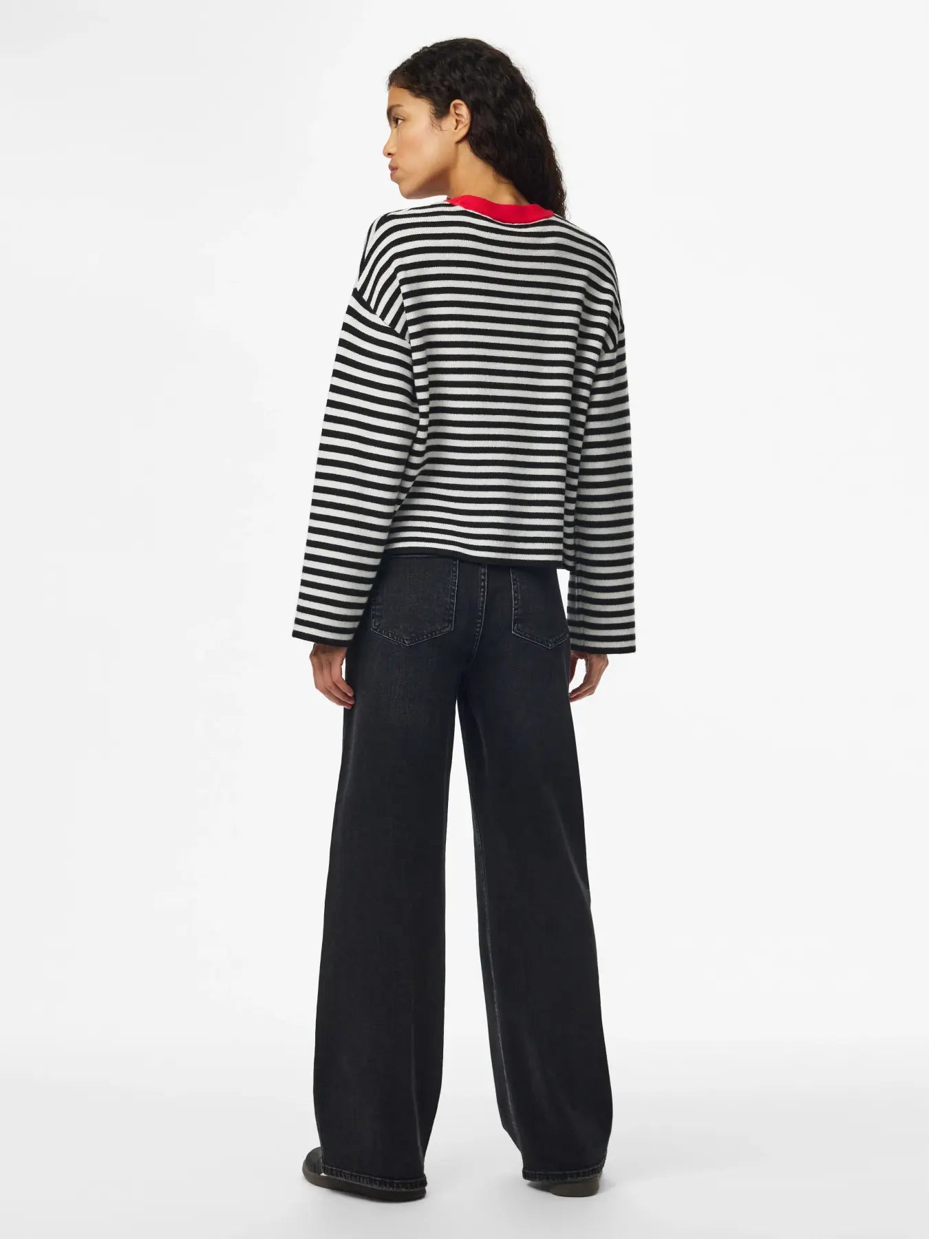 JASSY LS O-NECK KNIT - Black/CLOUD DANCER + HIGH RISK RED