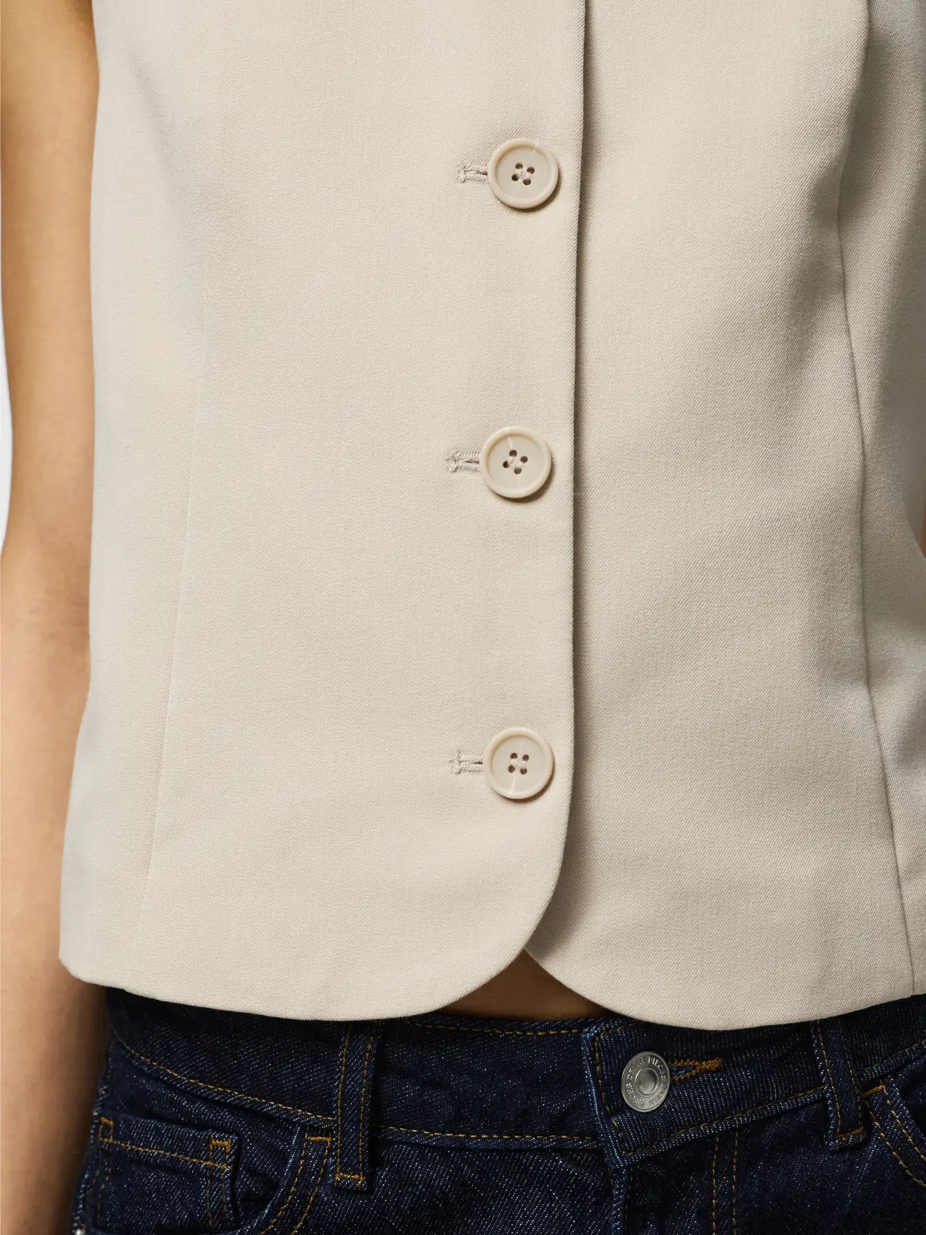 KAMIL FITTED VEST - Silver Lining