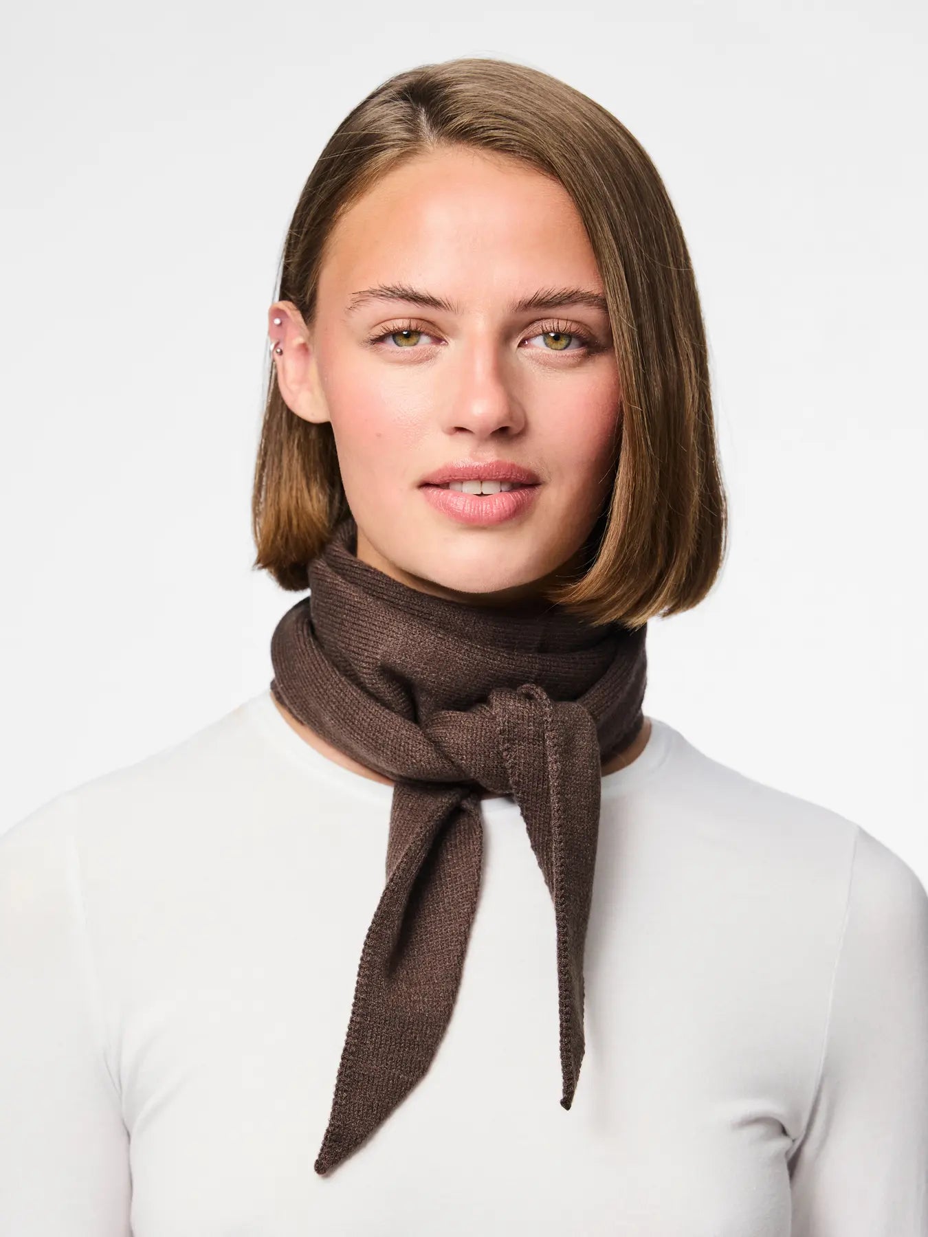 KOMMA TRIANGLE SCARF - Hot Fudge