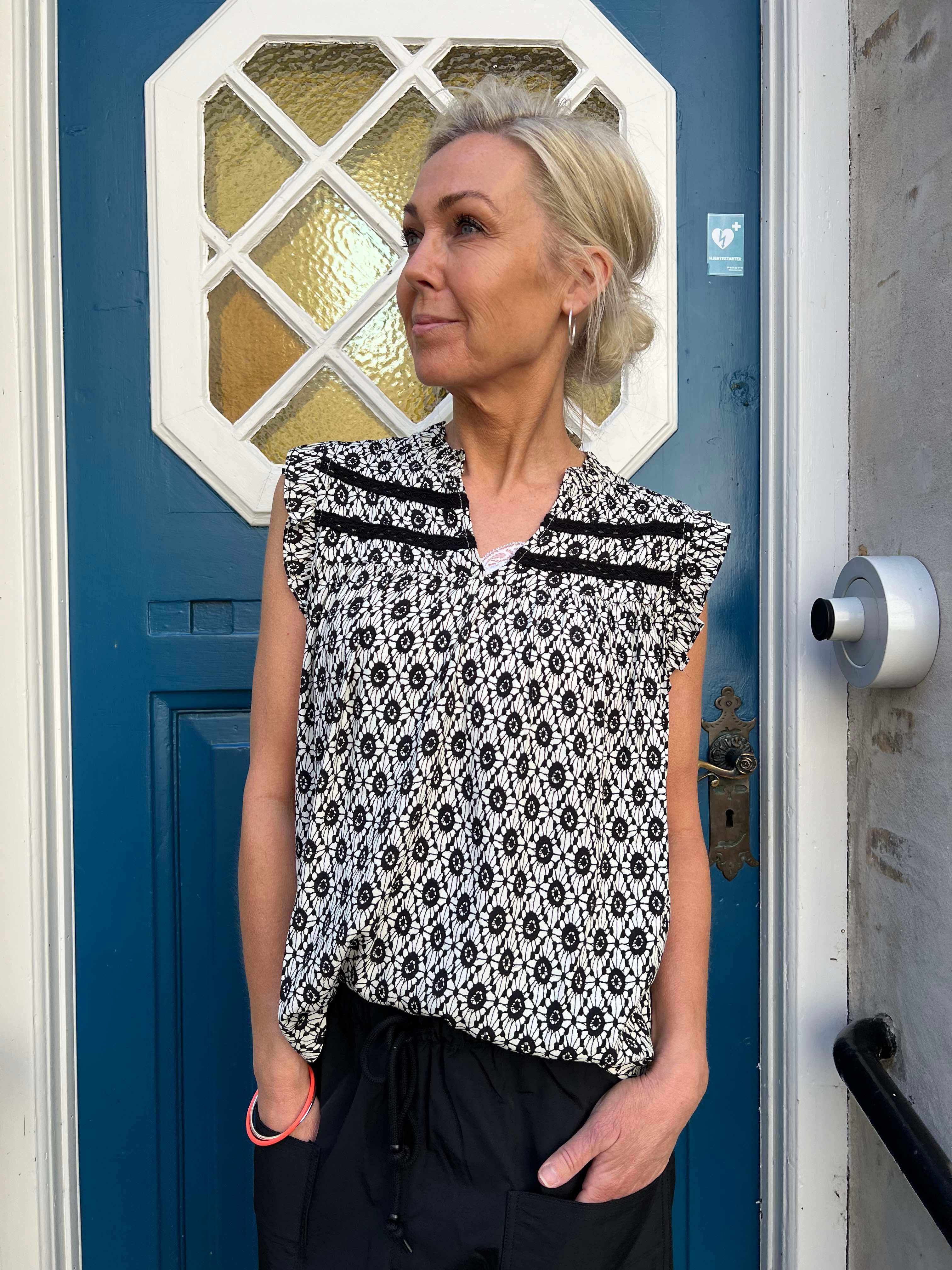 Sofia Top Offwhite-Black