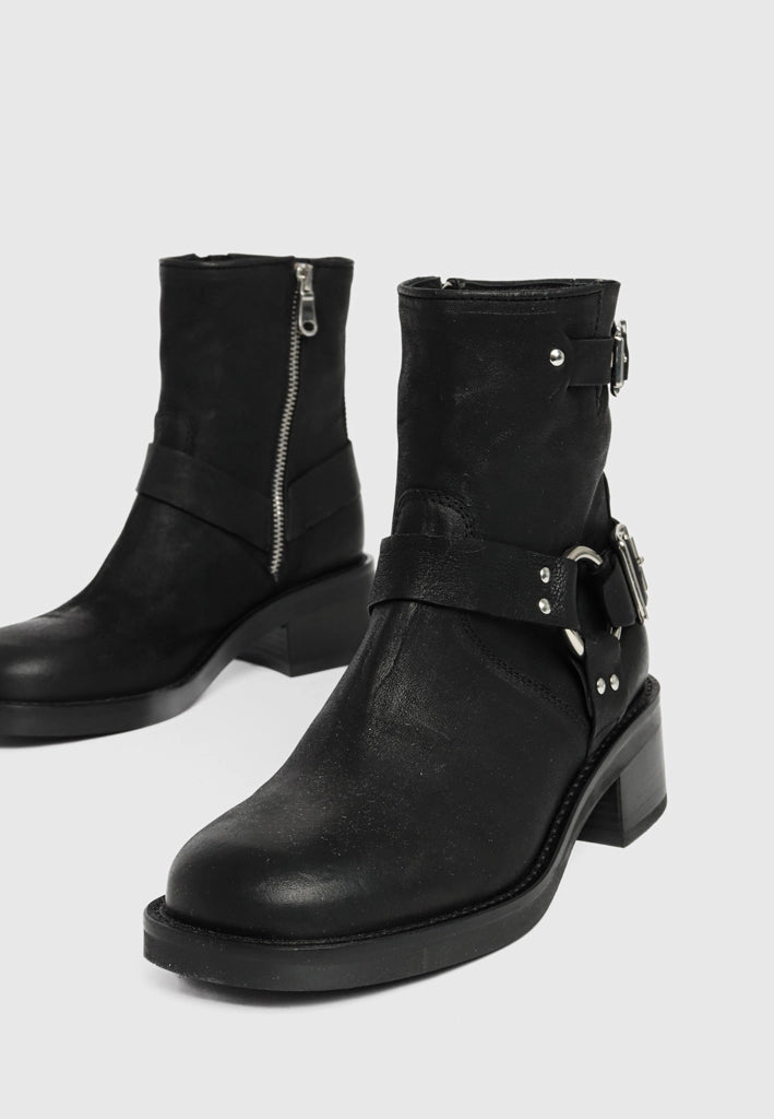 Carolina Lindos boots black