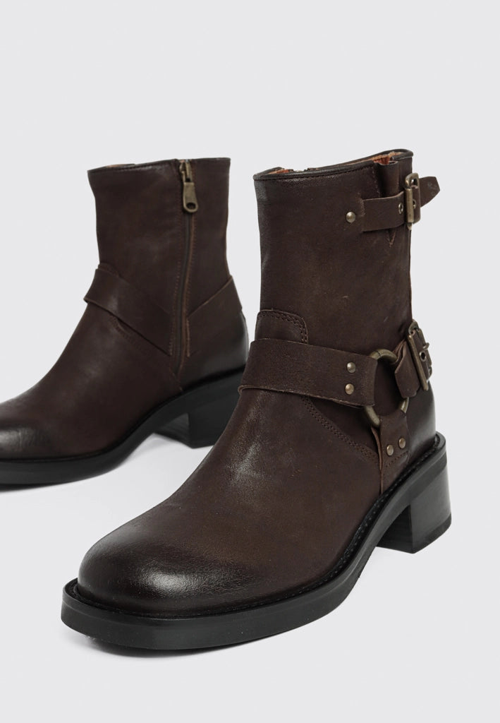 Carolina Lindos boots dark brown