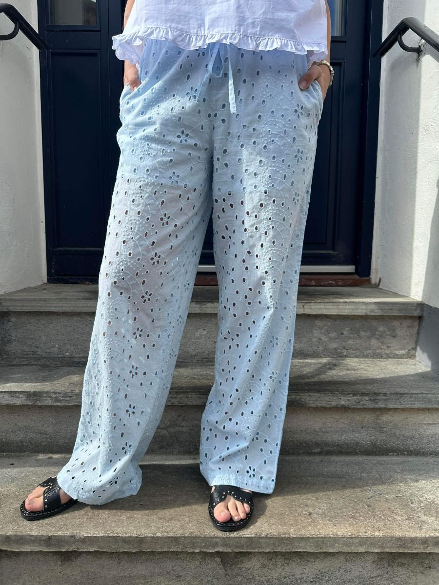 Wendy broderie angalise pant nantucket breeze