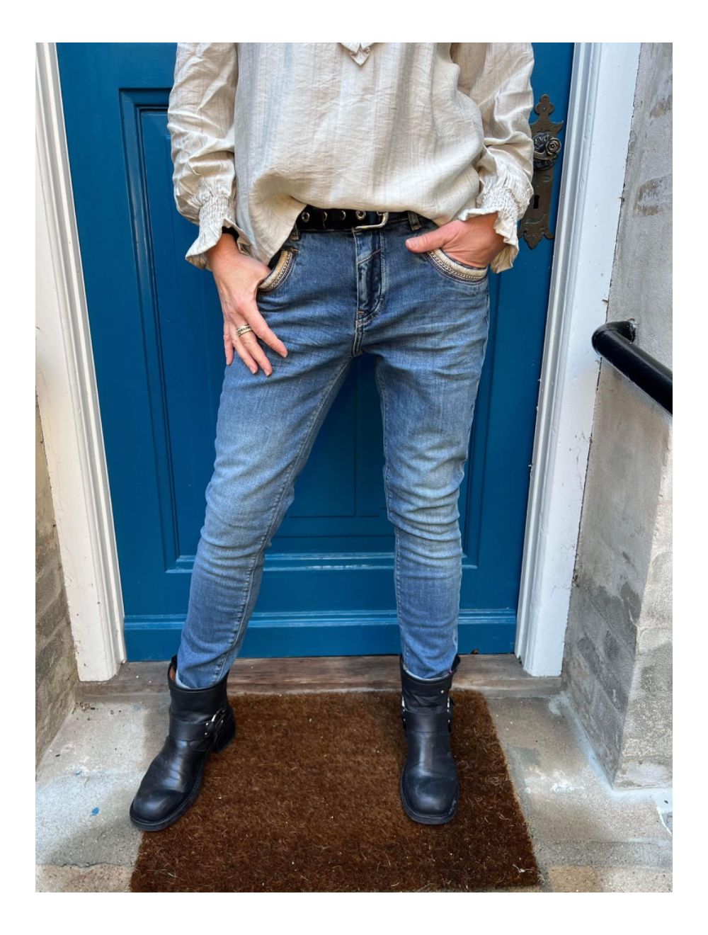 Naomi Mateos jeans blue