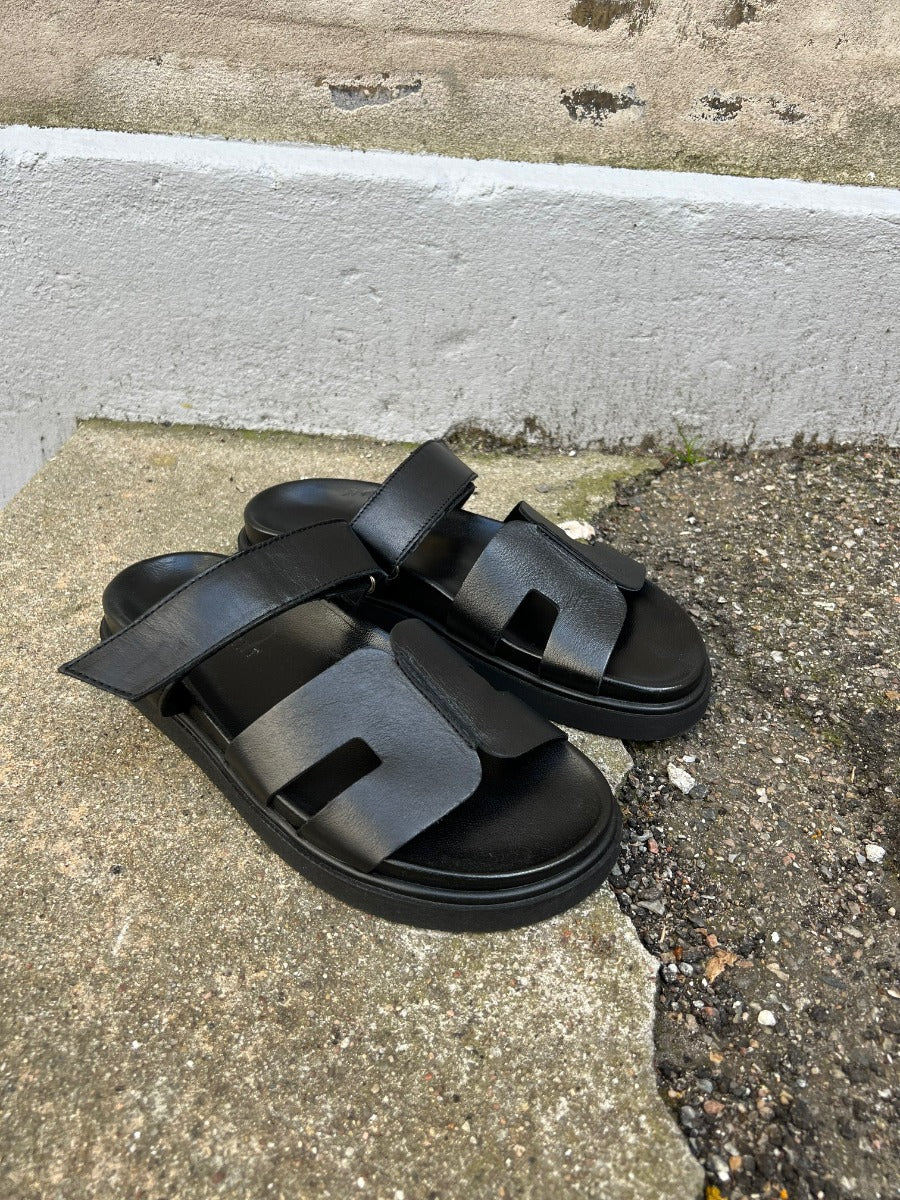 Maru sandal black