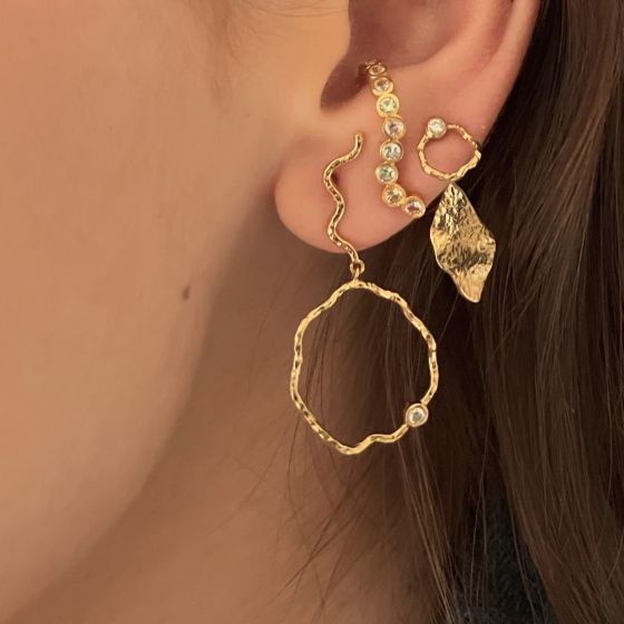 Petit wavy circle earring with stone