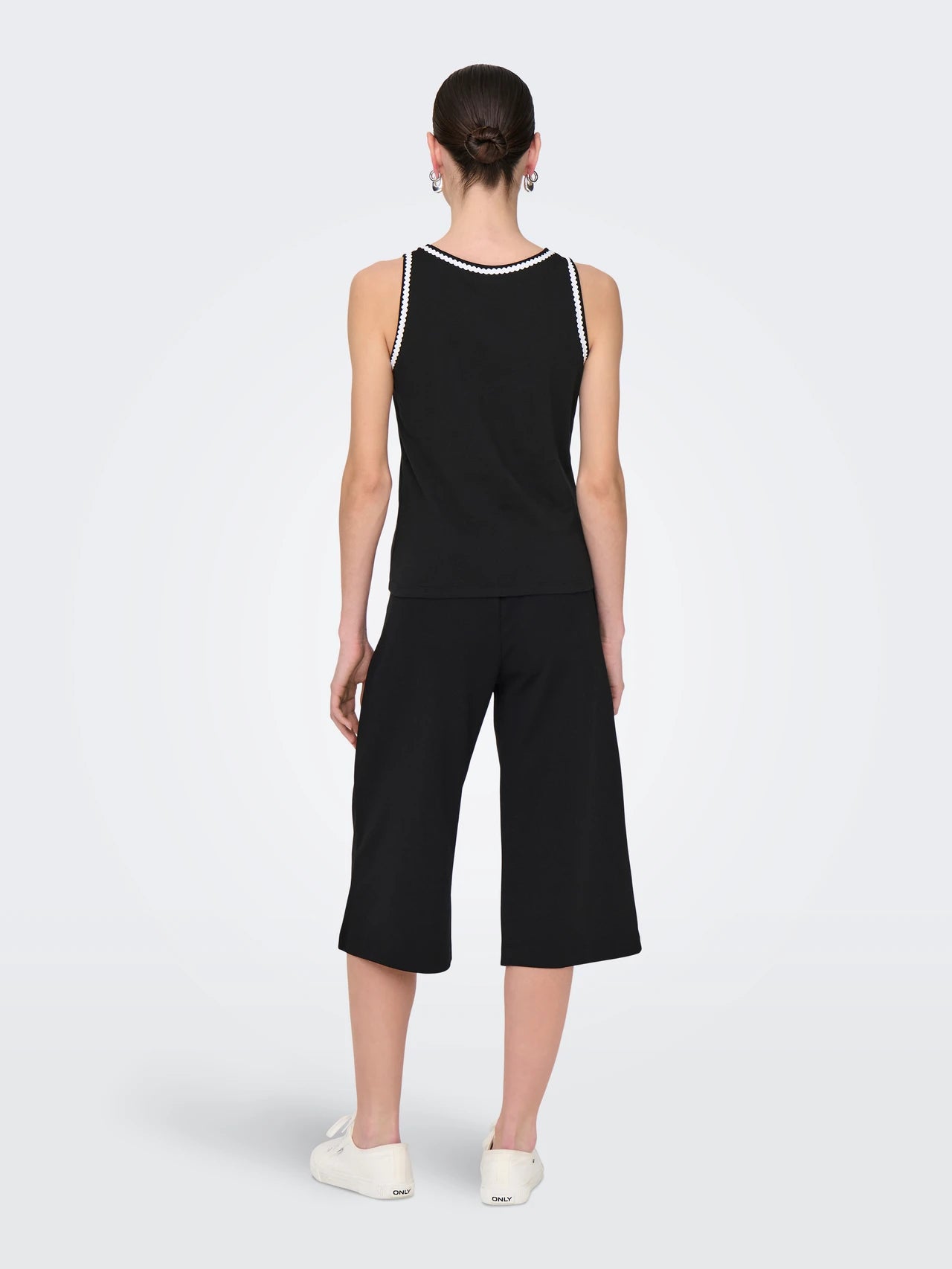 Erin Contrast Top - Black Cloud Dancer